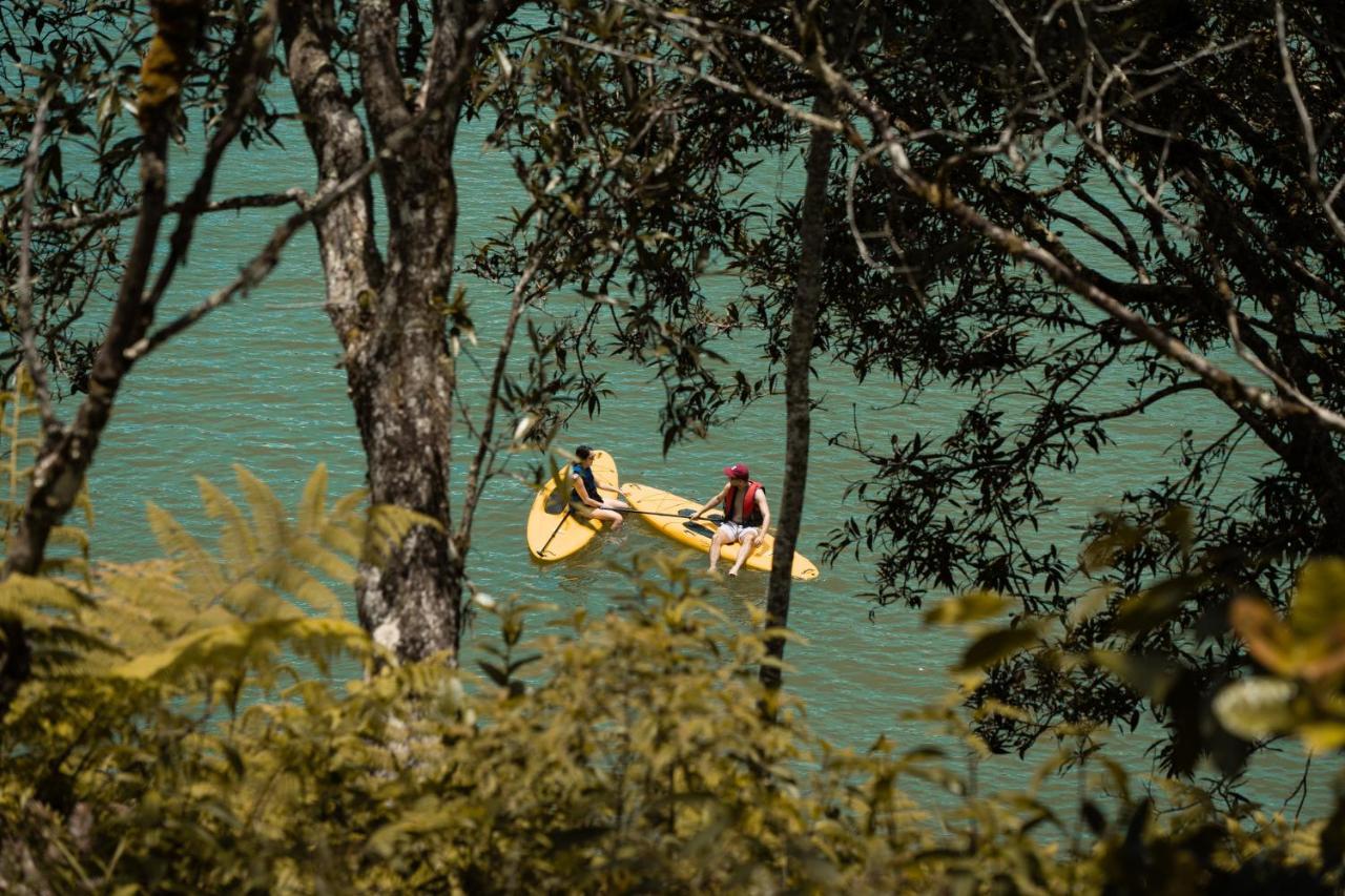 The Boato Hotel Guatape Luaran gambar Kayaking at Lake Waikare