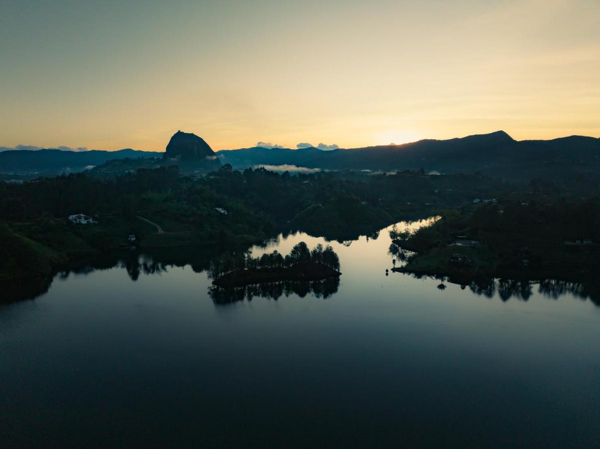 The Boato Hotel Guatape Luaran gambar Aerial view of Lake Moogerah
