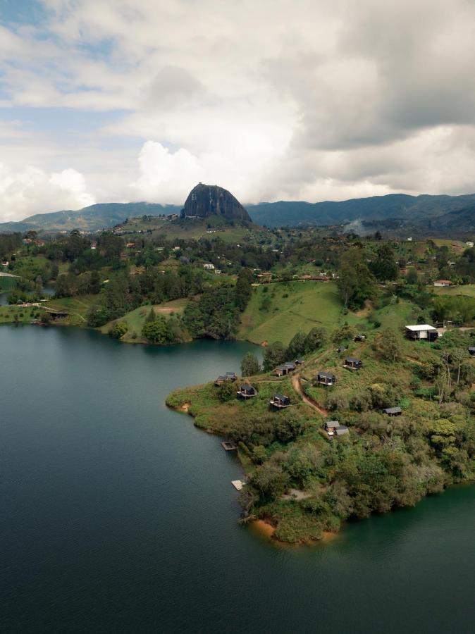 The Boato Hotel Guatape Luaran gambar View of the town of Guatapé and the rock of Guatapé