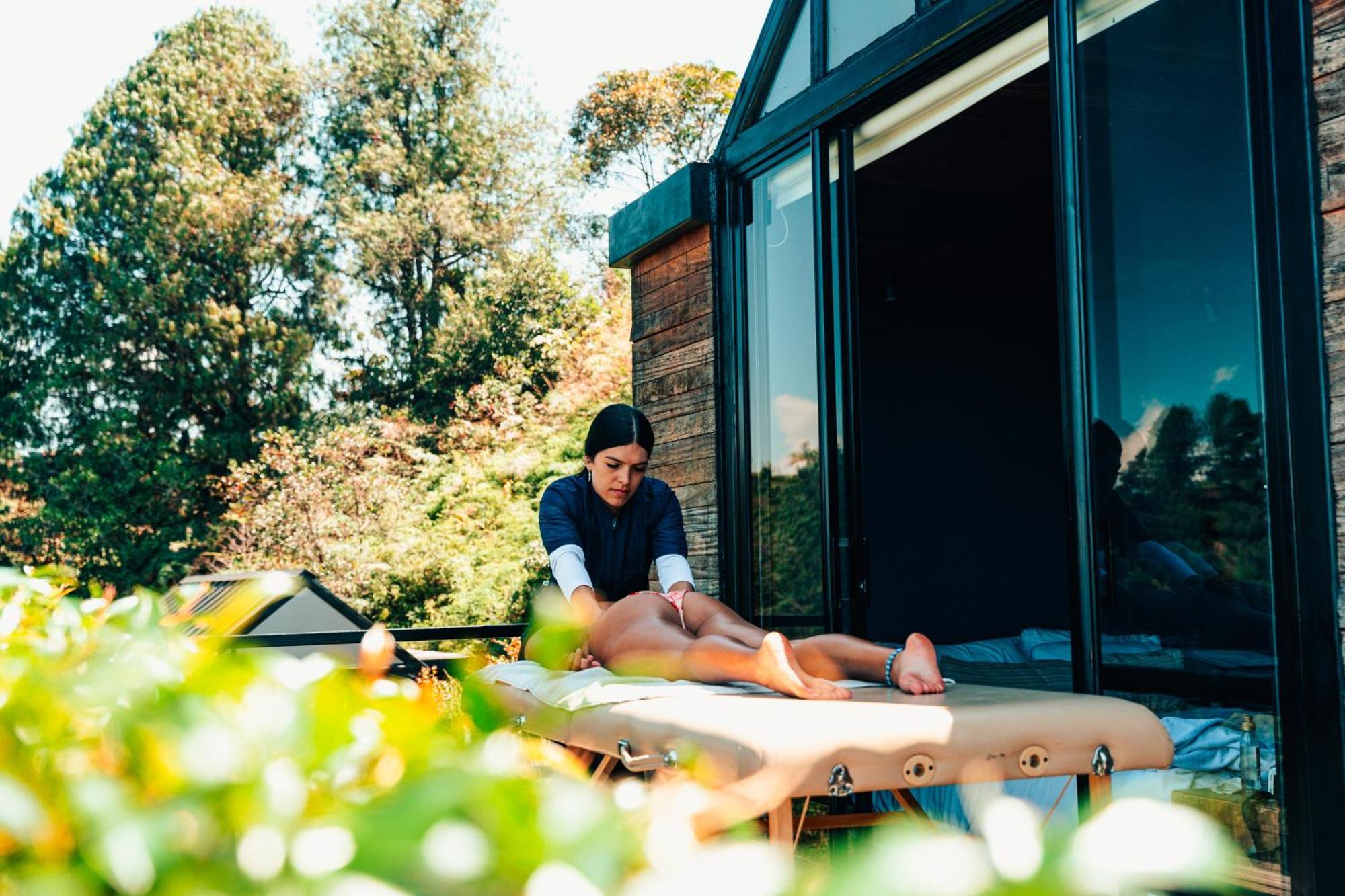 The Boato Hotel Guatape Luaran gambar A massage therapist treating a client