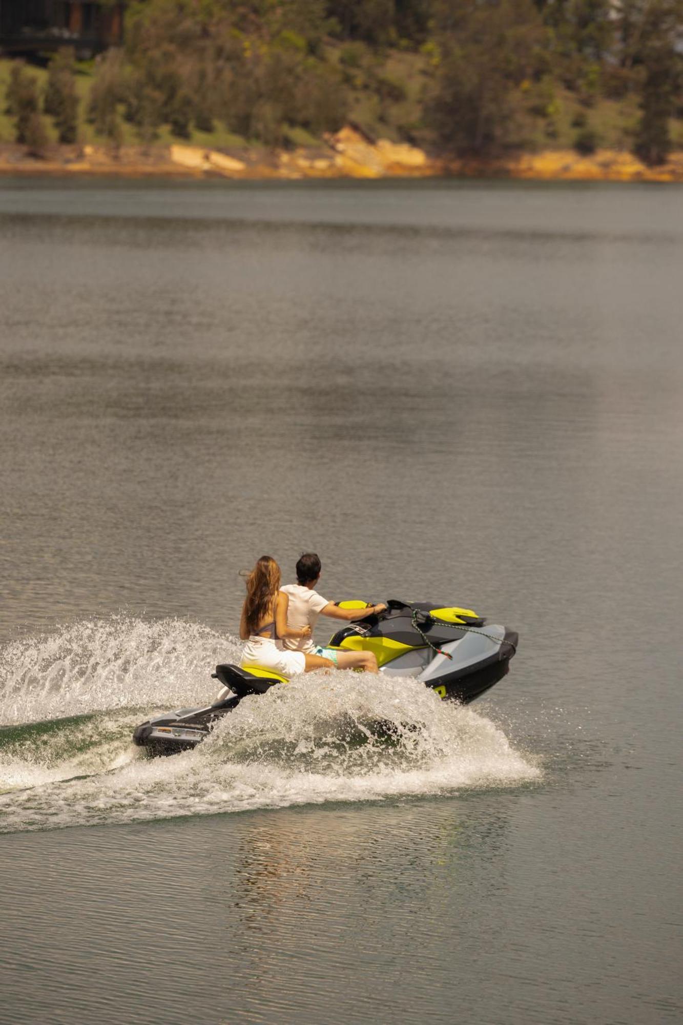 The Boato Hotel Guatape Luaran gambar Jet skiing