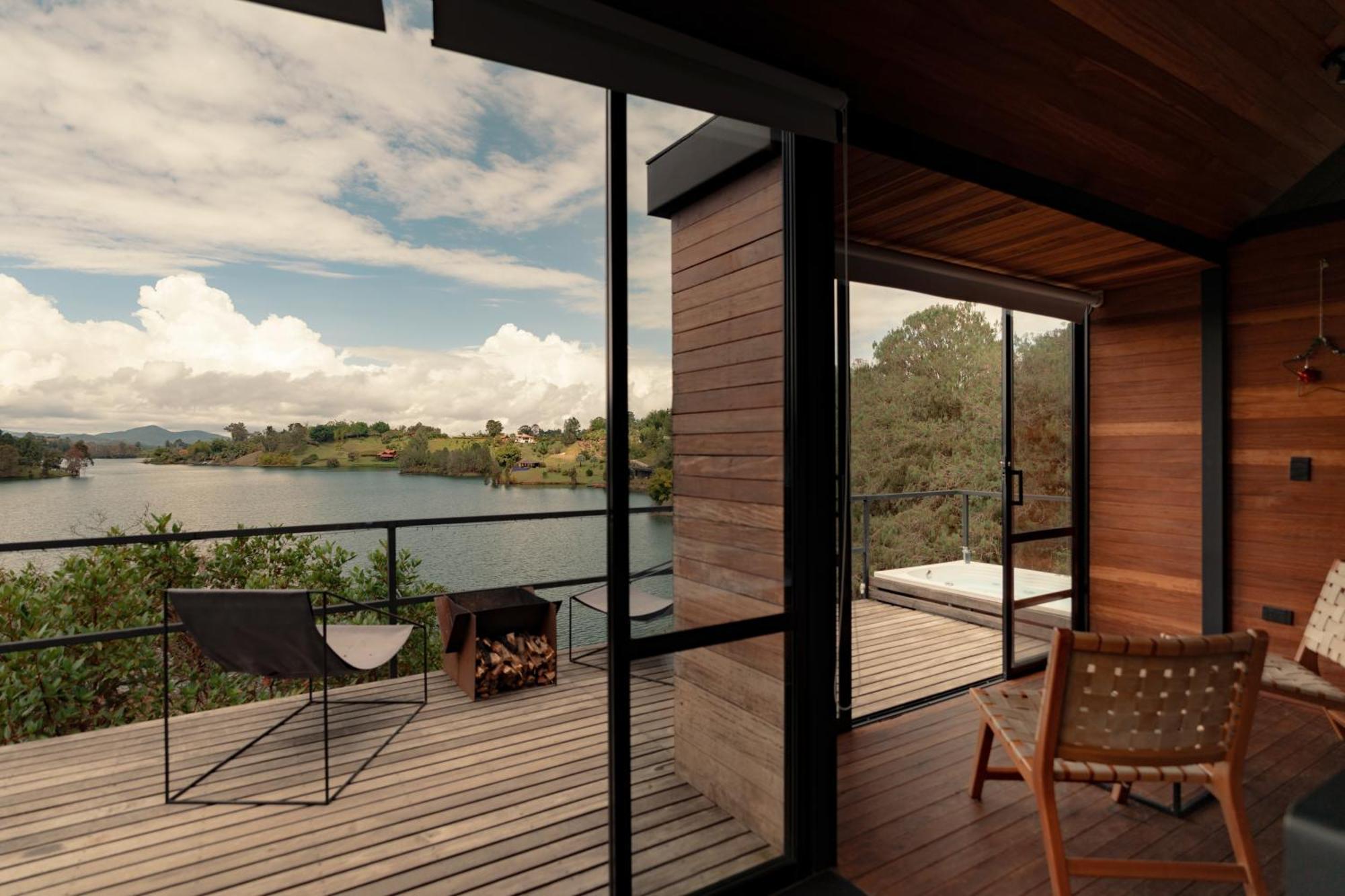 The Boato Hotel Guatape Luaran gambar The view from the hotel