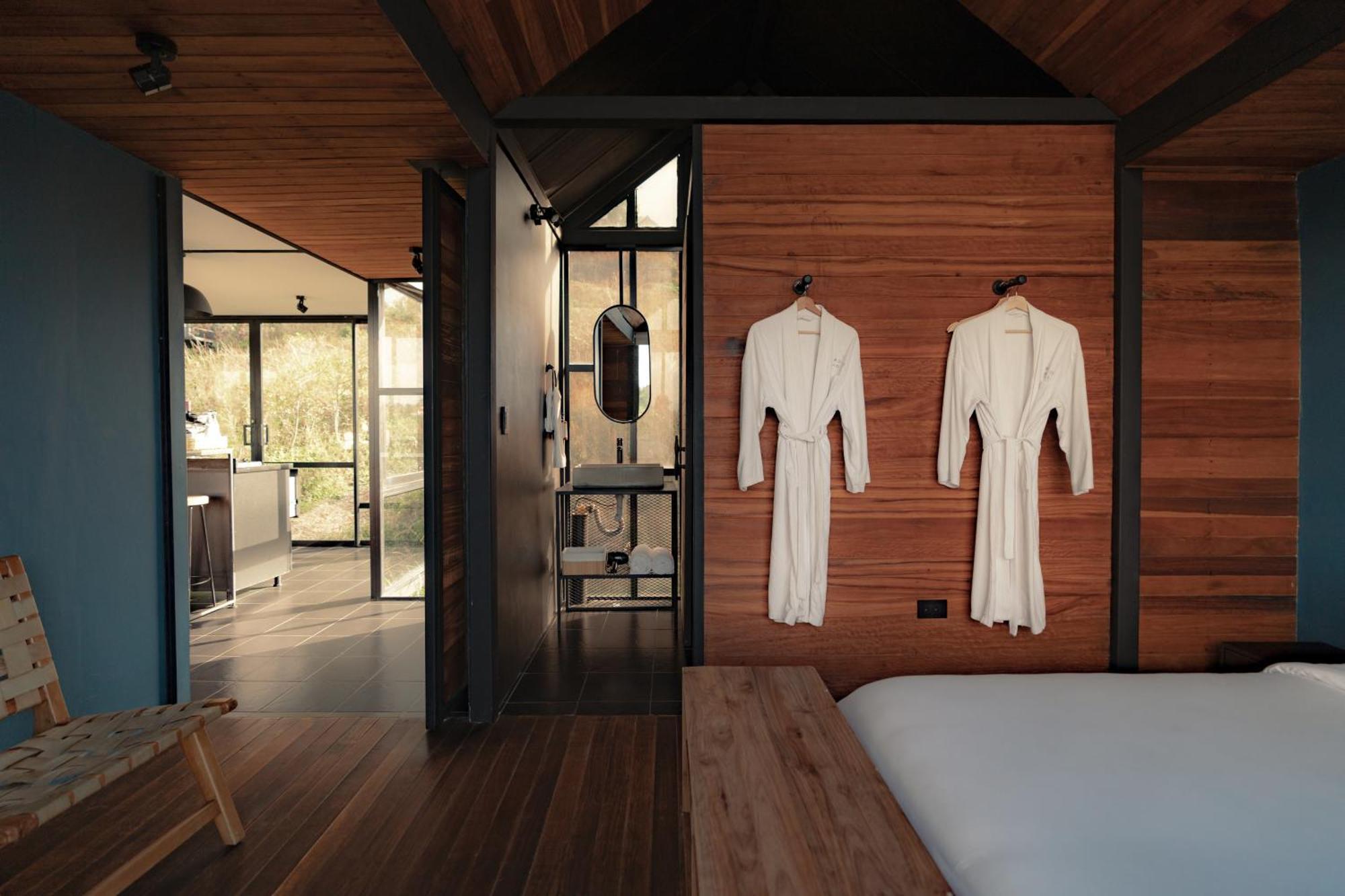 The Boato Hotel Guatape Luaran gambar Interior of a suite at the hotel