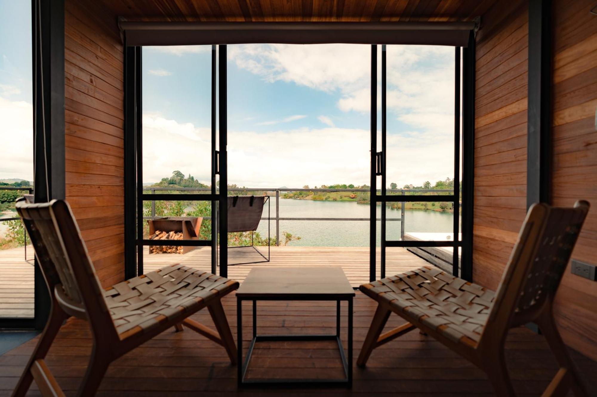 The Boato Hotel Guatape Luaran gambar View from the interior of a floating cabin