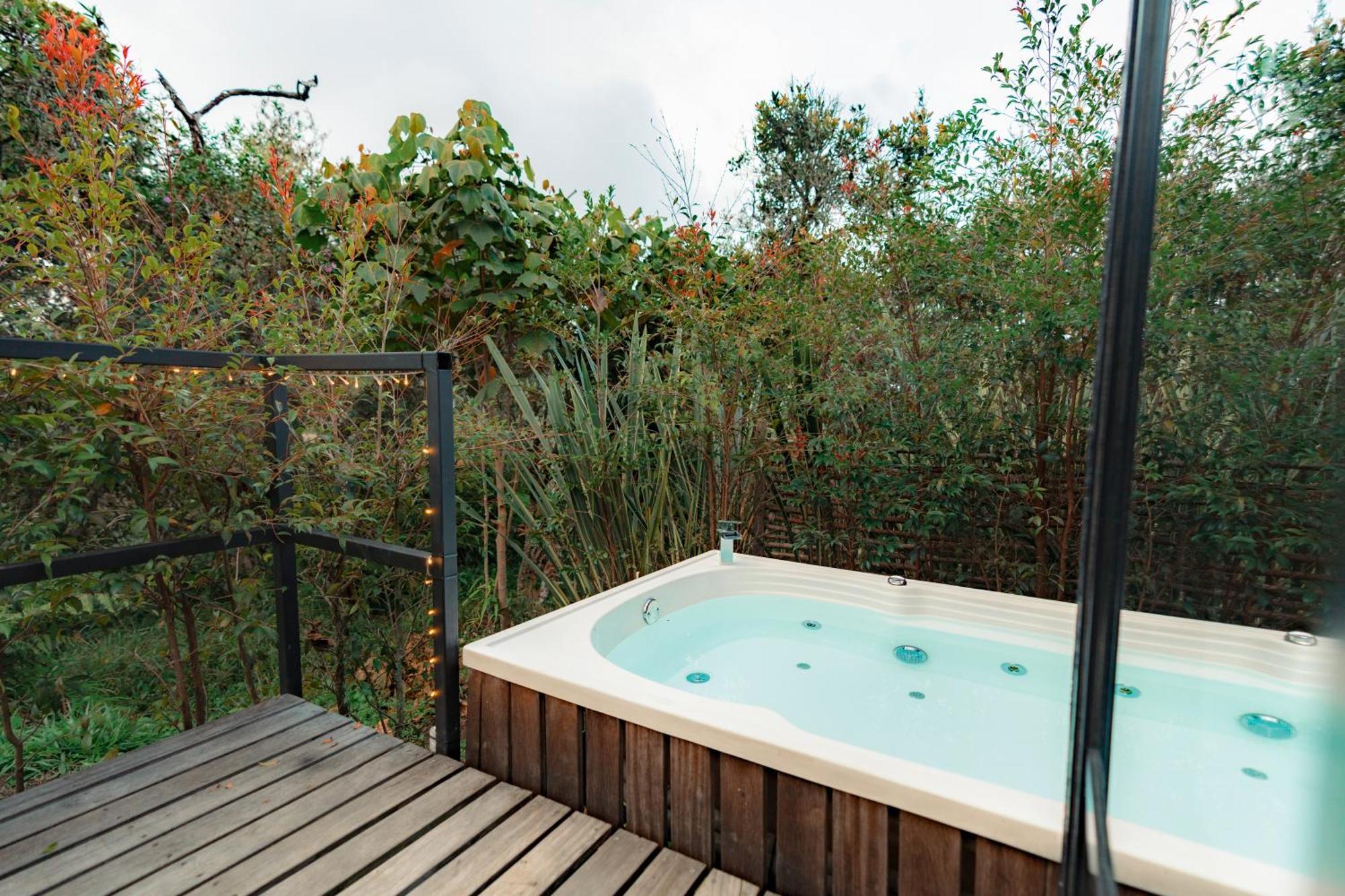 The Boato Hotel Guatape Luaran gambar A hot tub