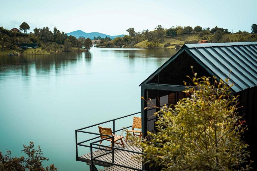 The Boato Hotel Guatape Luaran gambar View of the lake from the hotel