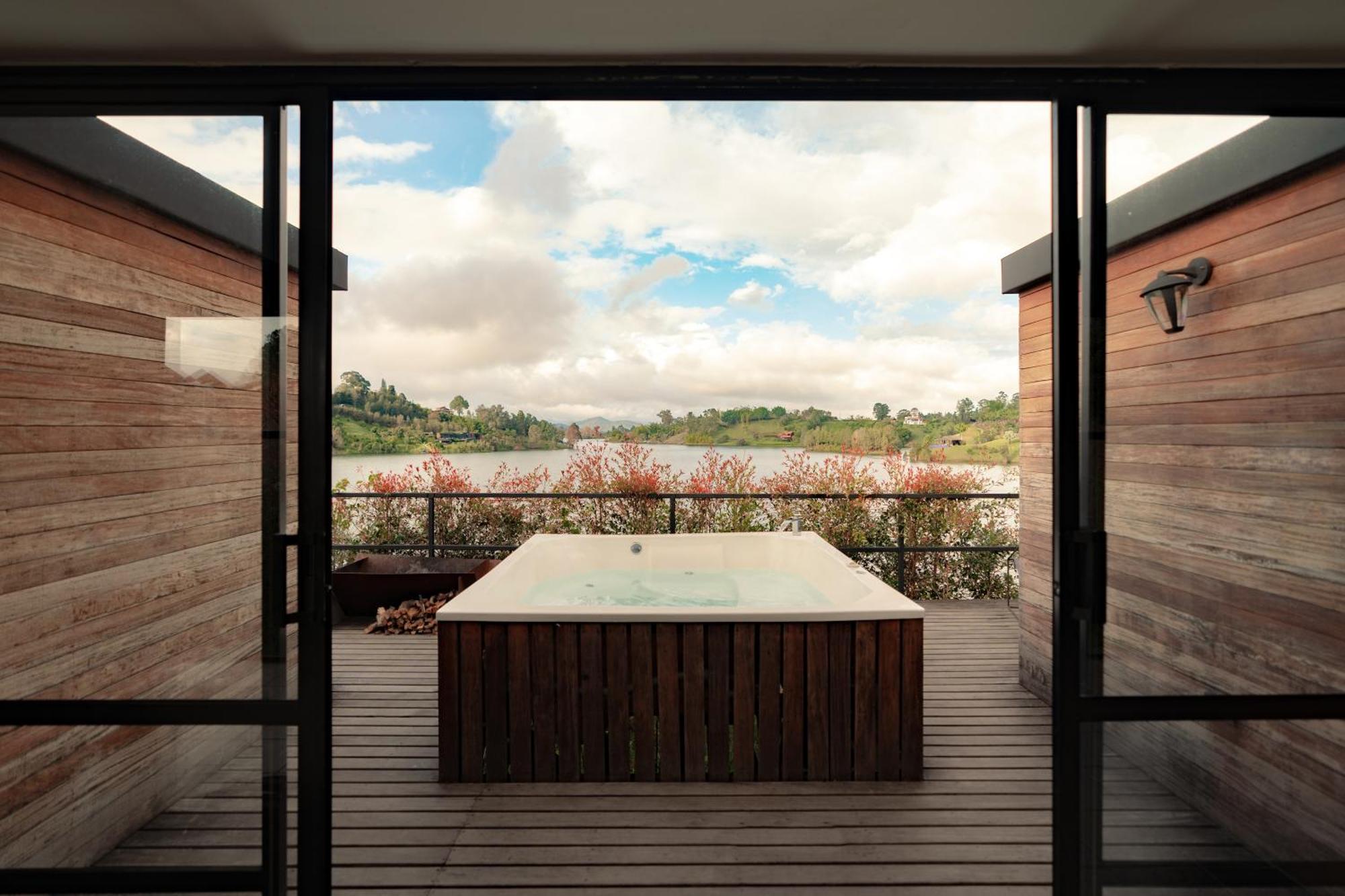 The Boato Hotel Guatape Luaran gambar The view from the house