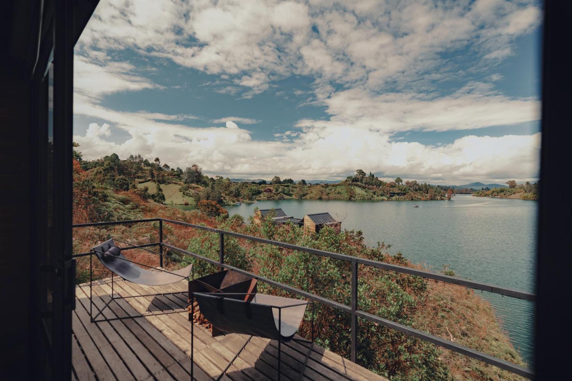 The Boato Hotel Guatape Luaran gambar View of the lake from the hotel