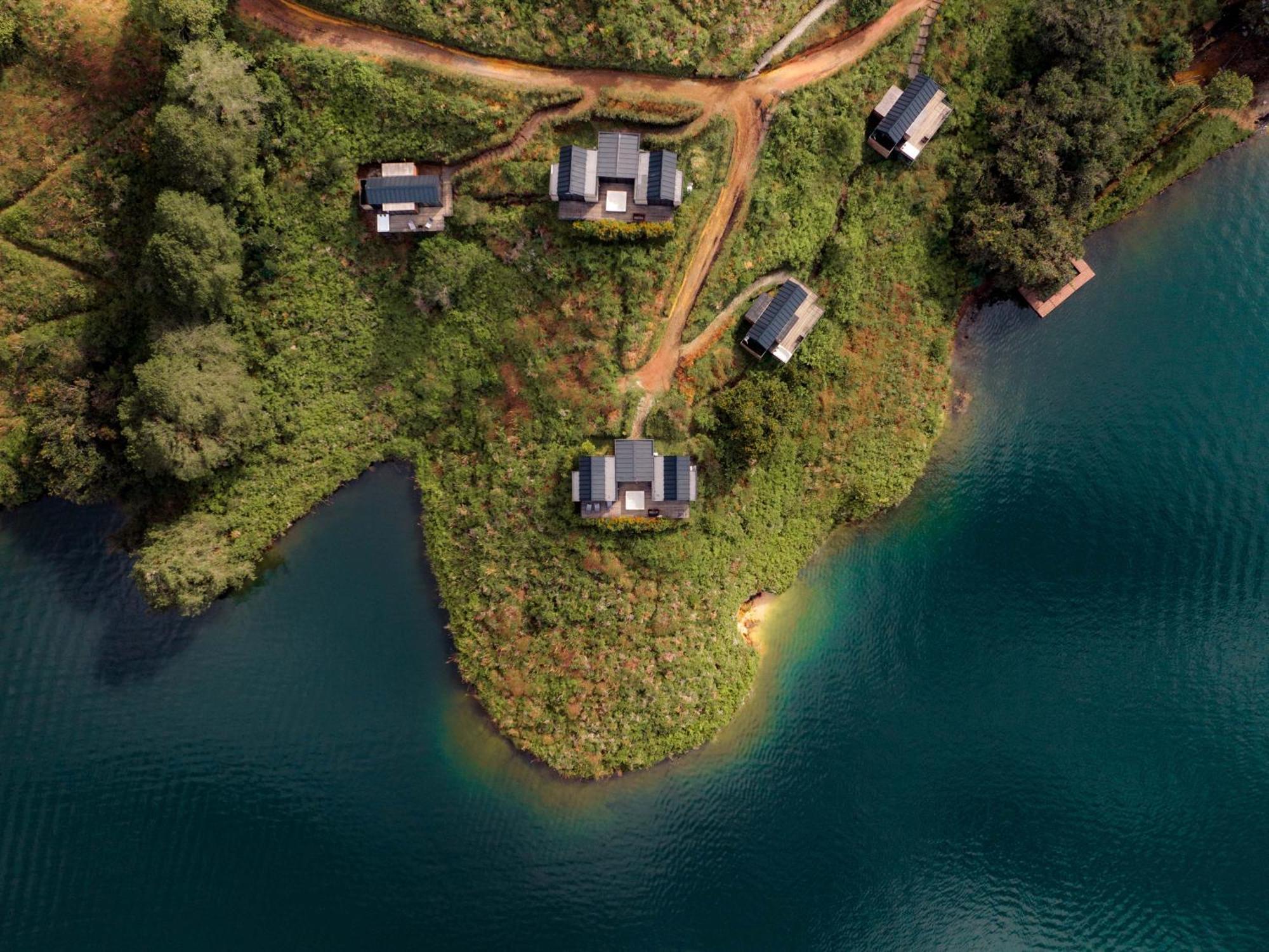 The Boato Hotel Guatape Luaran gambar Aerial view of the lake